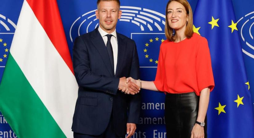 Magyar Péter Brüsszelben: megszűnhet a 7-es cikkely szerinti eljárás, de egy 10 milliárd eurós per is a tét