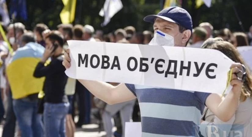 Közvélemény-kutatás: az ukránok támogatják az orosz nyelv hivatalos szférából való eltávolítását