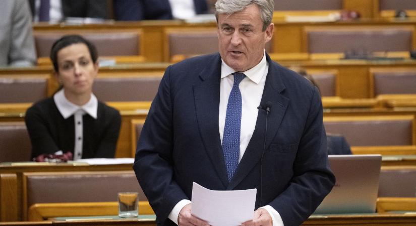 Már a jövő héten dönthet a védett üzemanyagár kivezetéséről az Országgyűlés, megjelent a törvényjavaslat