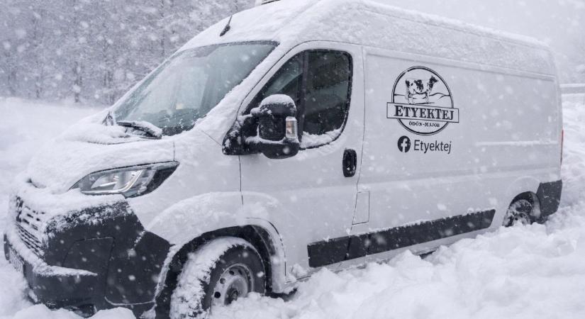 Háborognak az etyekiek, mert túl hangosan szól a Boci, boci tarka a tejesautóból