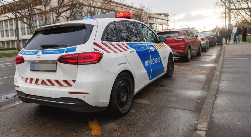 Balesettel indul a reggel Debrecennél: szalagkorlátnak ütközött egy autó, félpályás az útzár!