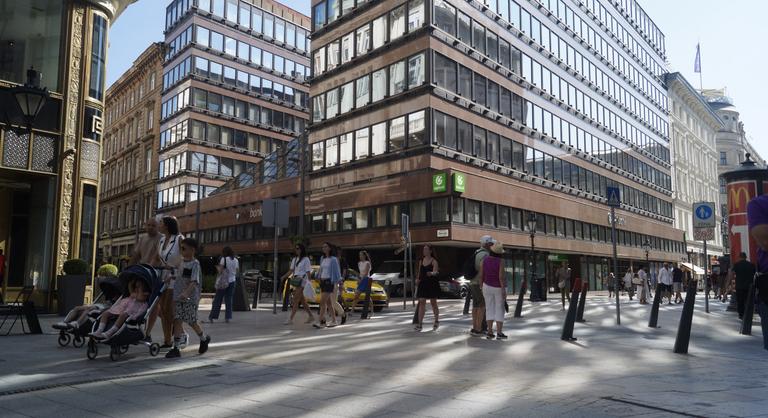 Gyökeresen megváltozhat Budapest városképe, a városvezetés leszedetné az összes óriásplakátot