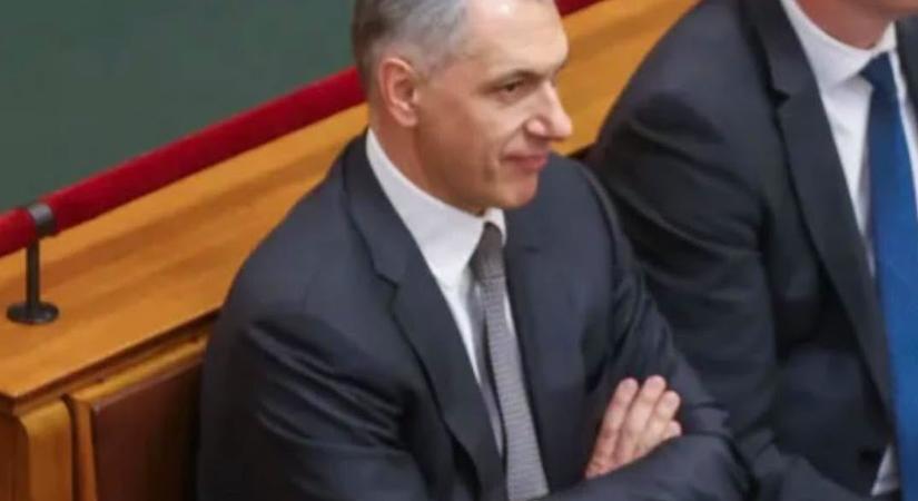 Lázár János és Szijjártó Péter alig jár be a parlamentbe a Fidesz veresége óta