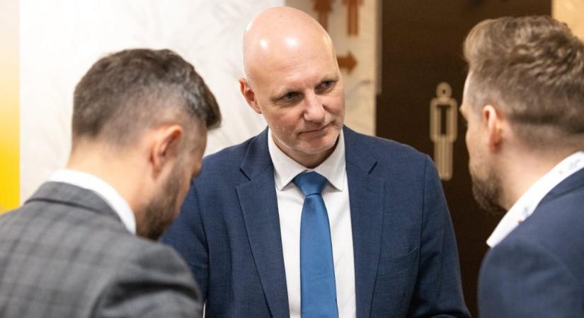 Tisza-kormány: Vége a központosított kommunikációs beszerzési rendszernek