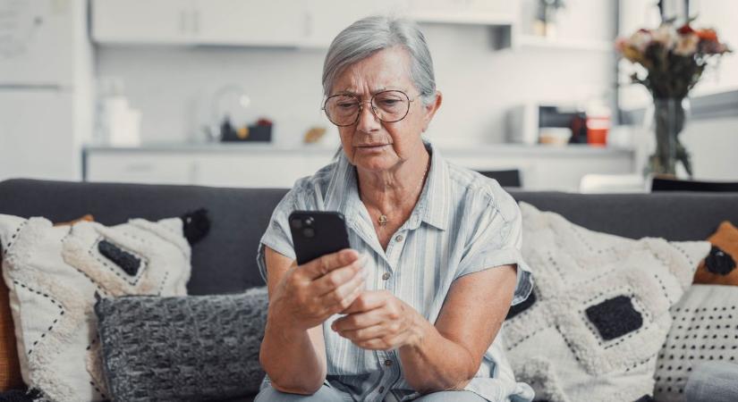 „Anya, elromlott a telefonom” – 950 ezer forintot csalt ki egy pécsi nyugdíjastól
