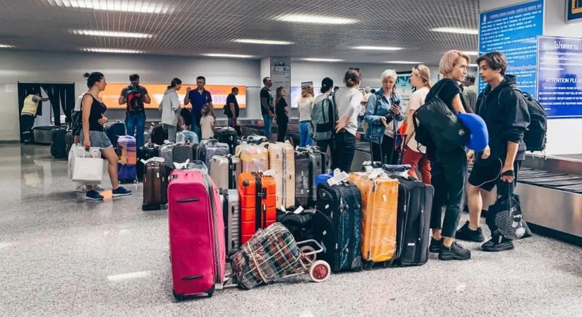 Ezzel a zseniális repülőtéri trükkel a te bőröndöd kerül legelőször a szalagra