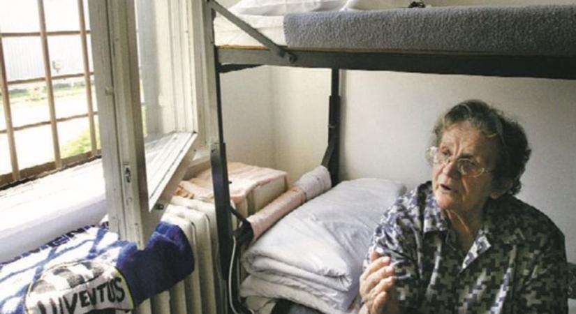 Gyilkosságok, arzén és Repülős Gizi – vérfagyasztó előadással zárt a Harmadik Kor Egyeteme