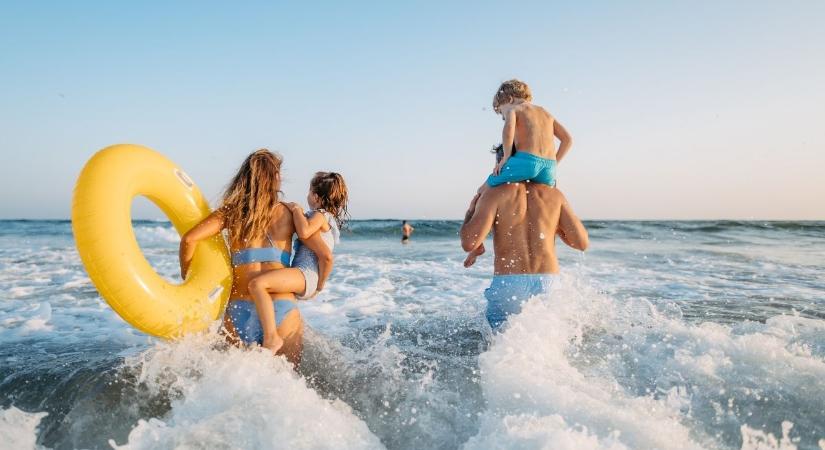 „Így végre pihenni is tudok” – a kétgyerekes anya megfordította a strandolás sorrendjét
