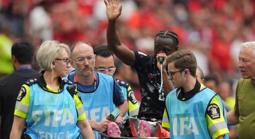 Horrorsérülés és óriási balhé a foci-vb éjjeli meccsén
