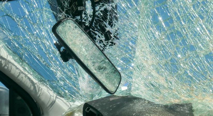 Most jött: brutális balesetet szenvedett a Bikini zenésze, százzal csapódott a falnak