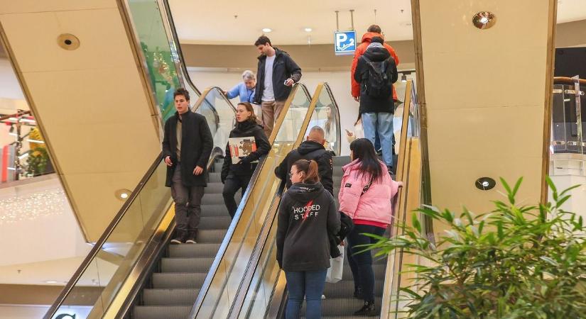 „Életveszély a zebrán, fagyhalál a boltokban!” – kiakadtak olvasóink