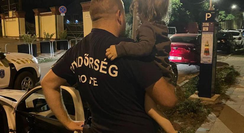 Felügyelet nélkül hagytak négy gyereket egy XI. kerületi játszótéren, késő este a rendőrök vitték haza őket