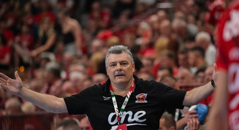 Mi történik Veszprémben? A kézilabdacsapat közleményt adott ki arról, hogy nem akarja elengedni az edzőjét