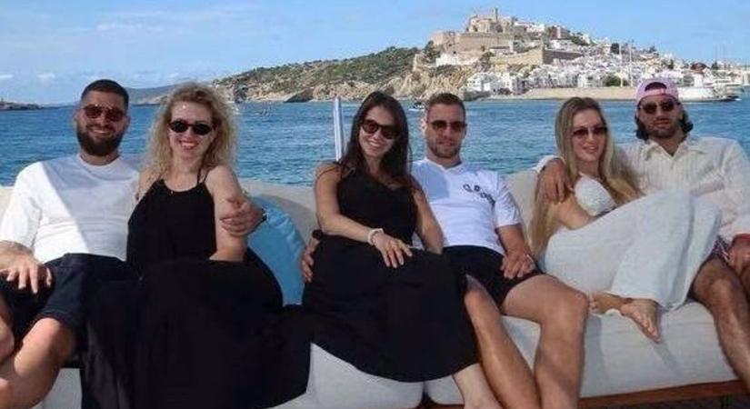 Együtt nyaralnak Varga Barnabásék Szoboszlai Dominikékkal és Szappanos Péterékkel - fotók