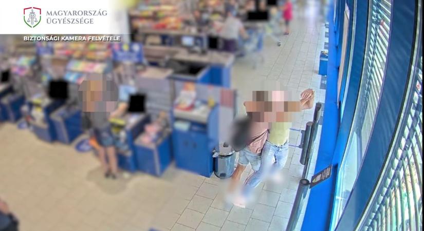 Rátámadt a biztonsági őrre egy bolti tolvaj az egyik kaposvári áruházban - videó