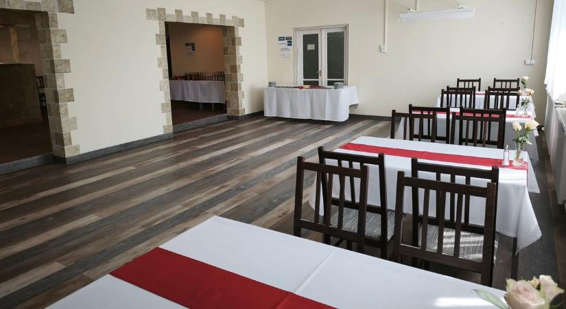 Megújult környezetben tanulhatnak a jövő vendéglátós szakemberei a Bakonyban (képgaléria)