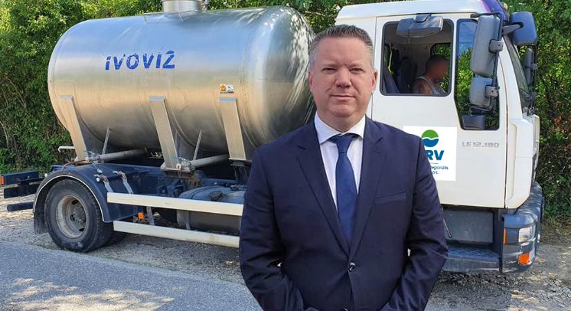 Vízhiány az agglomerációban: Nagykovácsiban egyeztett Pósfai Gábor belügyminiszter a vízművek vezérével a vízkorlátozás elkerüléséről