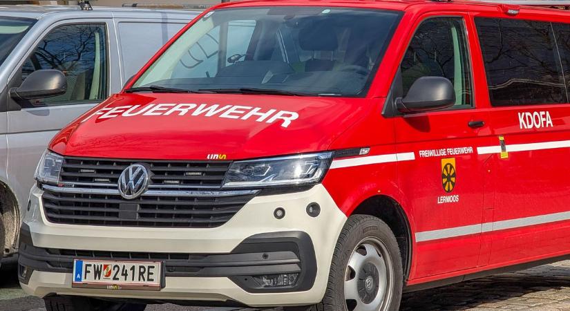 Kigyulladt egy magyar busz Ausztriában, 27 fiatalt mentettek ki