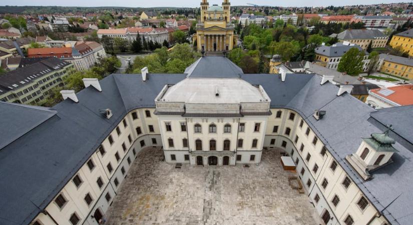 „Igazhitűség” és modellváltás: Egerben is durván nekimentek a régi rendnek, pedig ott az egyház vette át az egyetemet