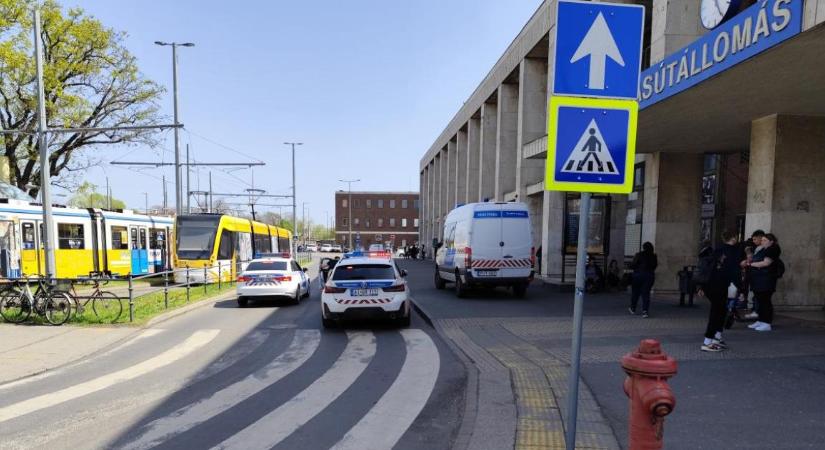 Fokozott rendőri jelenlét és új kamerák jöhetnek a Petőfi térre - videóval
