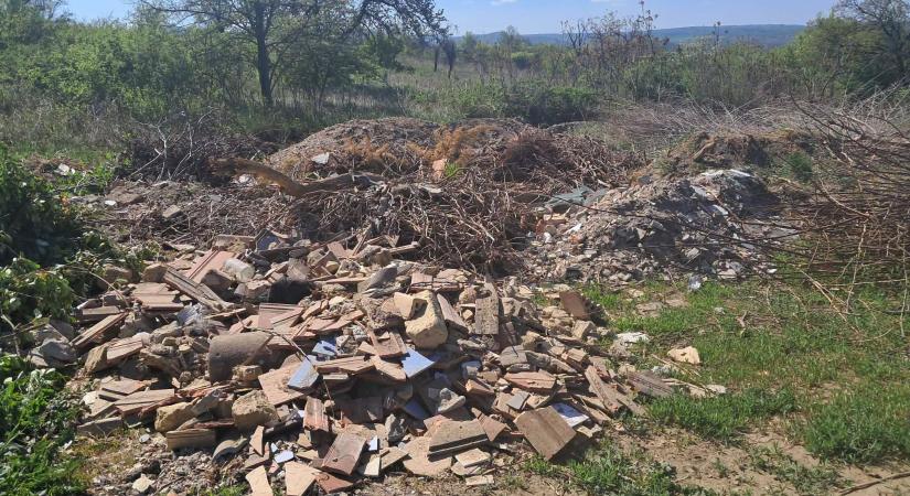 Tetten értek egy illegális hulladéklerakó csapatot Kesztölcön