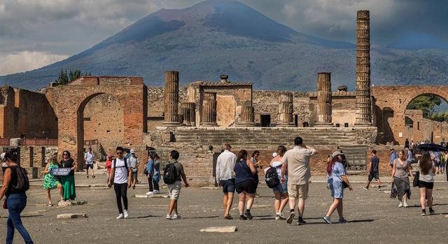 Kereskedelmi kertekké alakították Pompeji romjait a földrengés után