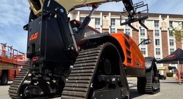 Quad Track járószerkezettel szerelt rakodót mutatott be a JLG