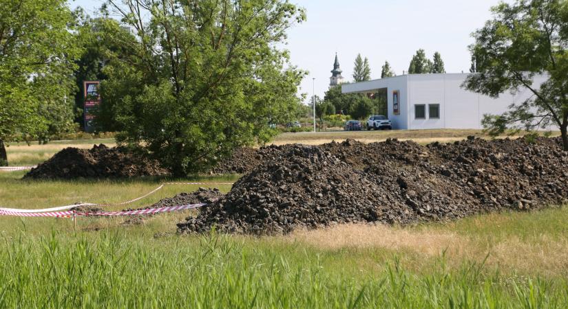 Pláza fog épülni az Aldi mellett