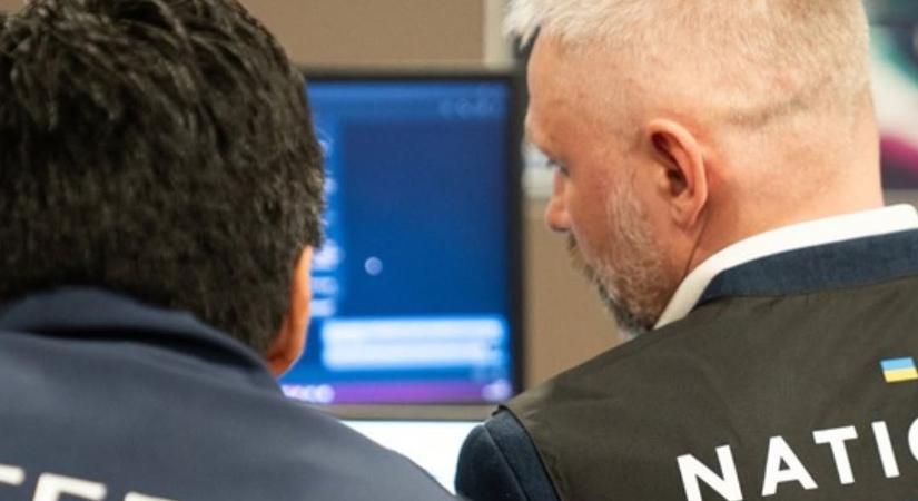 Interpol: így hálóznak be nőket a netes emberkereskedők előfizetéses oldalakon