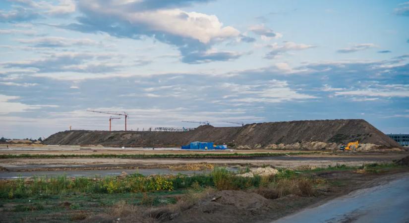 Meghalt egy férfi a szegedi BYD-gyár építkezésén