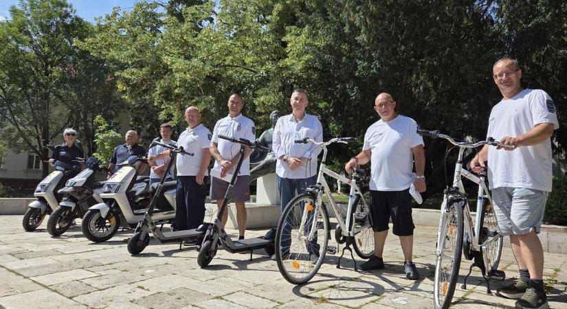 Új robogókkal és rollerekkel erősítenek a Bács-Kiskun vármegyei polgárőrök
