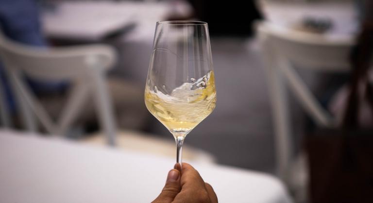 Meglepő kutatás: egyre kevesebb alkoholt fogyasztunk, és nem a borból fogy a legtöbb