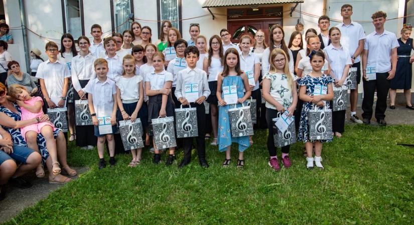 Elismerések és búcsú a zeneiskolában