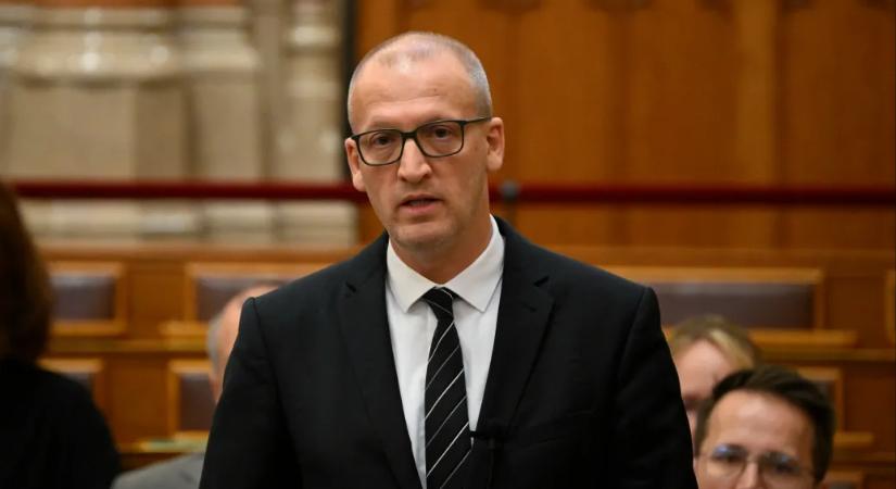 Tarr Zoltán soron kívüli vizsgálatot rendelt el több múzeumban és az Országos Széchényi Könyvtárban