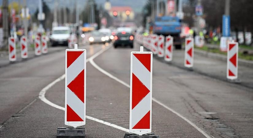 Lezárják a Régi Cifrakapu utat, a belvárost is eléri a 25-ös főút felújítása