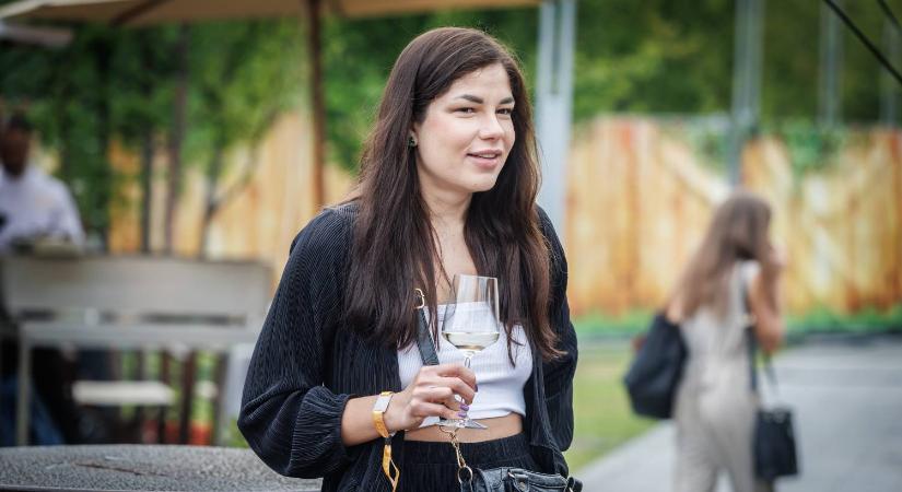 Dögös fotókkal ünnepelte születésnapját Gáspár Evelin: falatnyi bikiniben pózolt