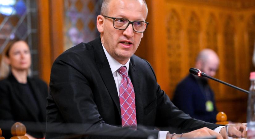Több múzeumban és a Széchényi Könyvtárban is soron kívüli szakmai vizsgálatot rendelt el Tarr Zoltán