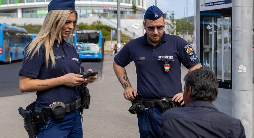 Kelenföldre vonultak a rendőrök, újra egymás után viszik el az embereket