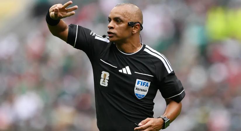 Újabb mérkőzést kapott a nyitányon három piros lapot kiosztó brazil játékvezető