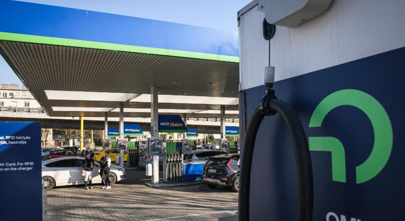 Holnap tovább csökken az üzemanyagok ára