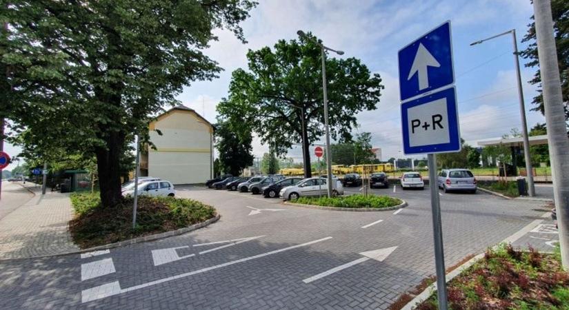 Ideiglenes parkolózár lesz keddtől, ha vonattal indulsz valahova, erre figyelj!