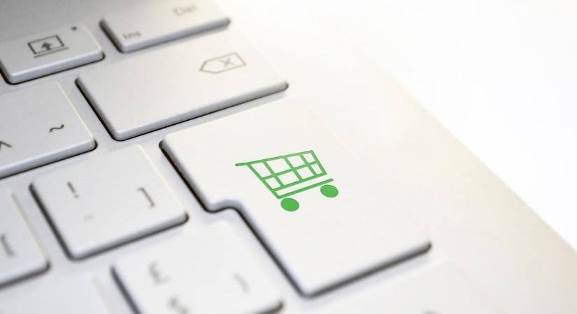 Változás az online vásárlásoknál, mostantól könnyebb visszakérni a pénzt