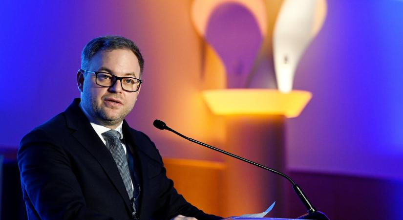 Orbán “’56-ban nem védekeztünk volna” Balázs lemondott az MCC Alapítvány kuratóriumi elnöki posztjáról