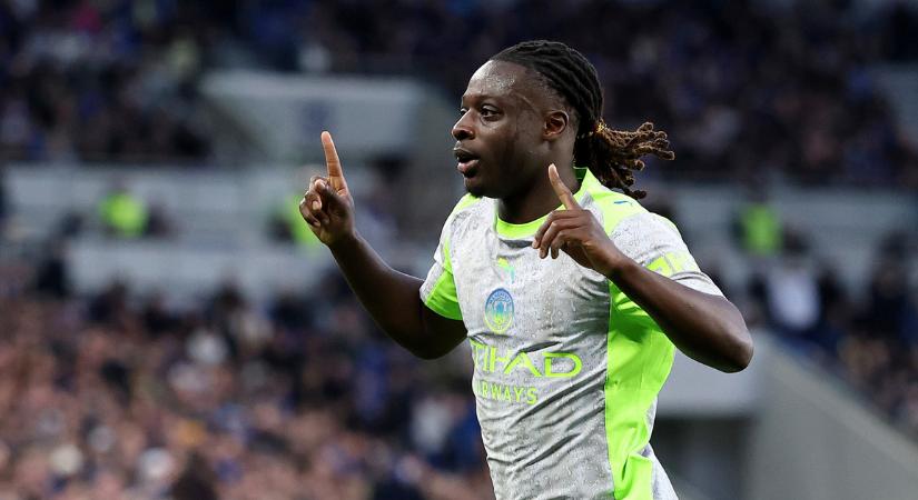 Szerződést hosszabbított a Manchester City világbajnokságon szereplő sztárja