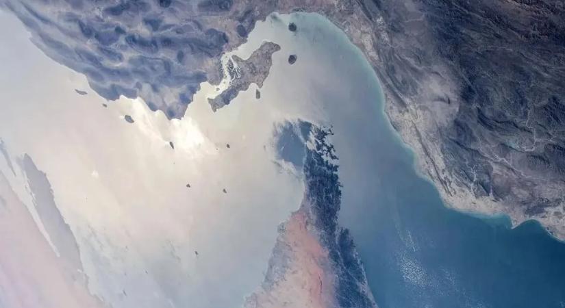 Irán újra lezárta a Hormuzi-szorost, az USA kemény katonai válaszra készül