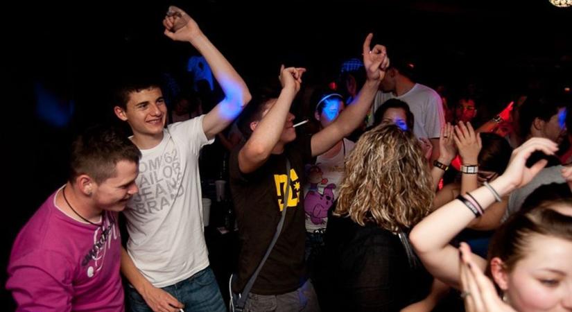 Papaya, A-Club és Döröske - így buliztak a vasiak a 2000-es években - sok-sok fotóval!