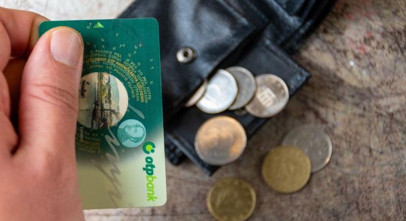 Nyugdíjasok, figyelem: kiderült, mekkora összegű juttatás jöhet a Szép-kártyára!