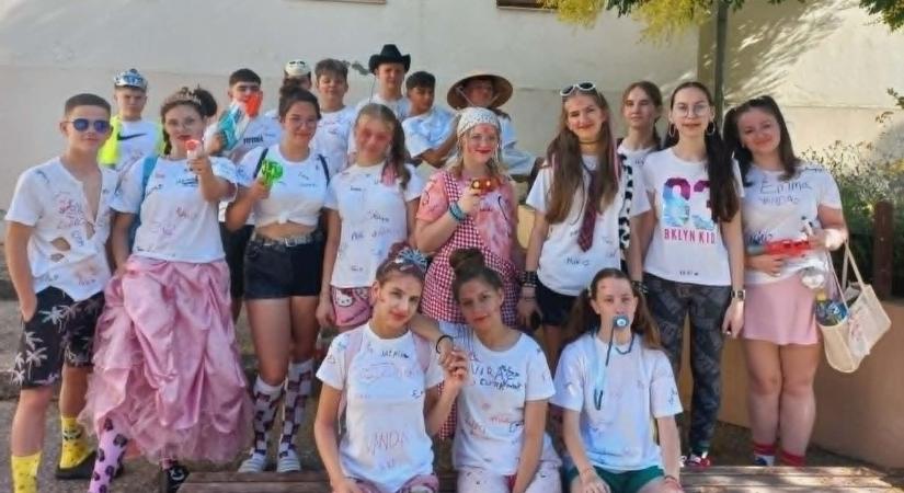 Őrült jelmezekben búcsúztak a diákok, hamarosan kezdetét veszi a vakáció (képgaléria)