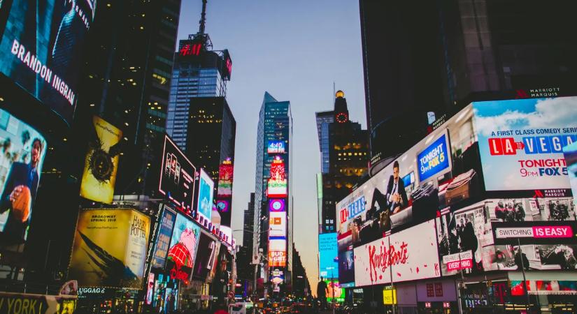 Lövések dördültek a turistákkal teli Times Square-en – videó