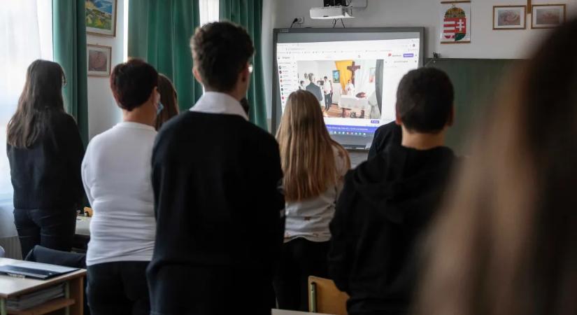 Elitiskolák, egyházi iskolák, út szélén hagyott lemaradók: konfliktusok közt egyensúlyoz az új oktatási miniszter